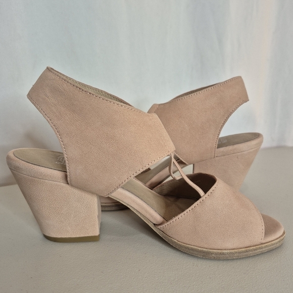 Eileen Fisher Doe Heeled Sandal  - Size 7 - Picture 3 of 12
